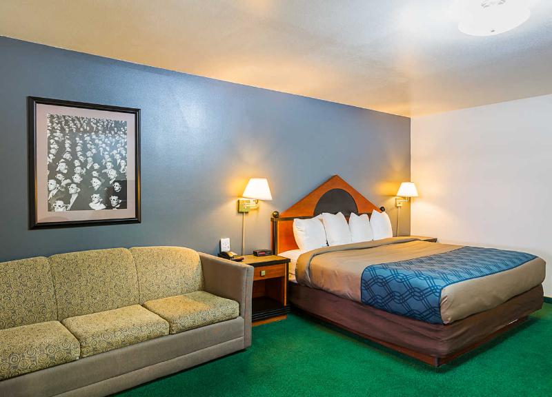Econo Lodge Waupaca image 10
