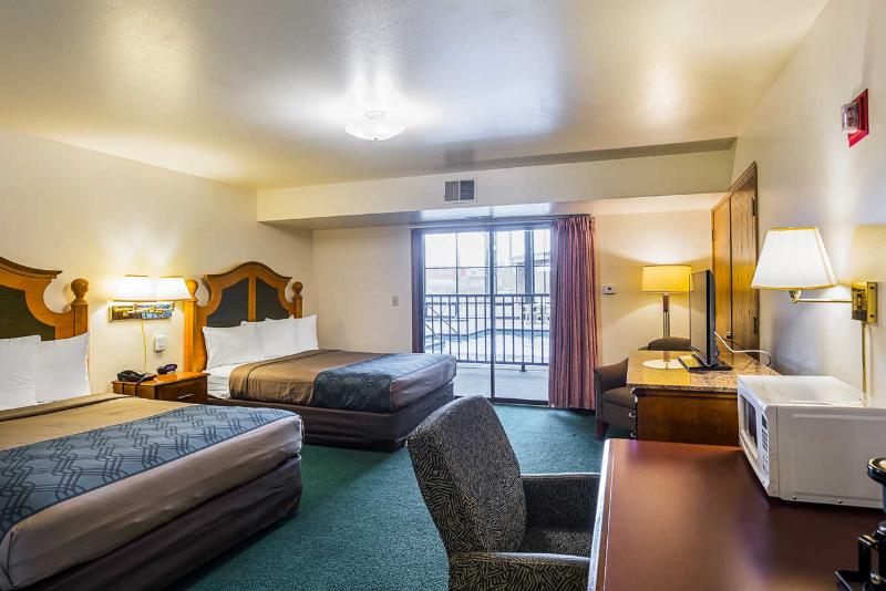 Econo Lodge Waupaca image