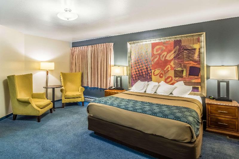 Econo Lodge Waupaca image