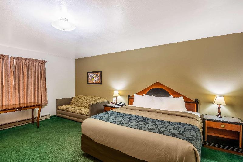 Econo Lodge Waupaca image