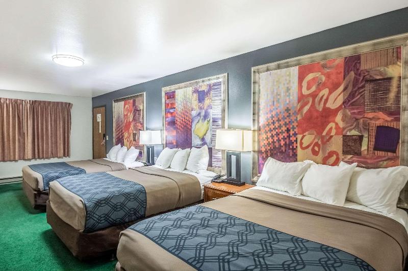 Econo Lodge Waupaca image