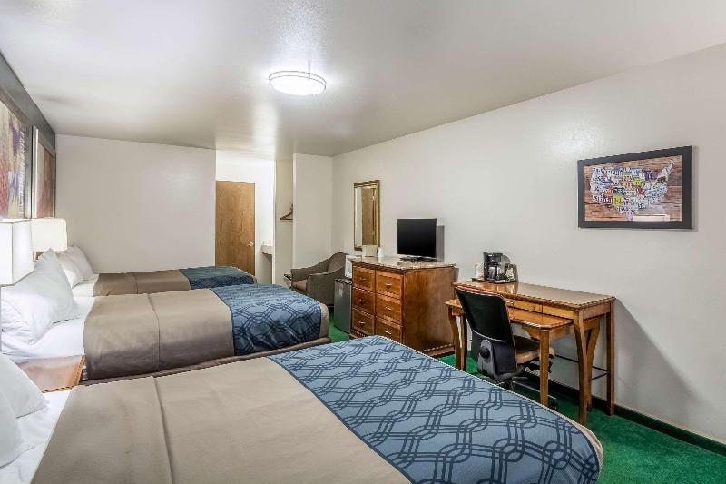 Econo Lodge Waupaca image