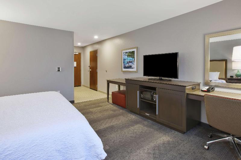 Hampton Inn Detroit/Dearborn image