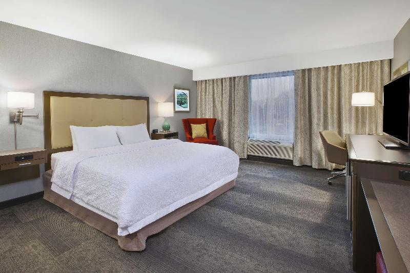 Hampton Inn Detroit/Dearborn image