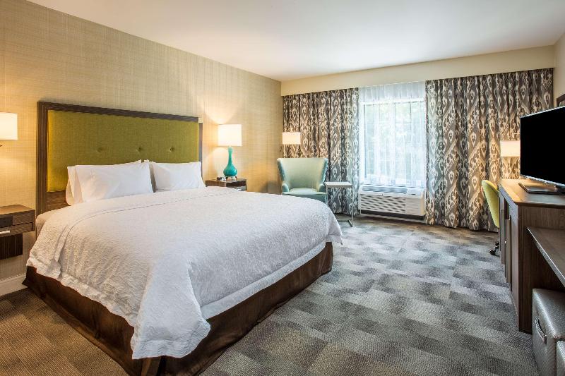 Hampton Inn & Suites Yonkers - Westchester image