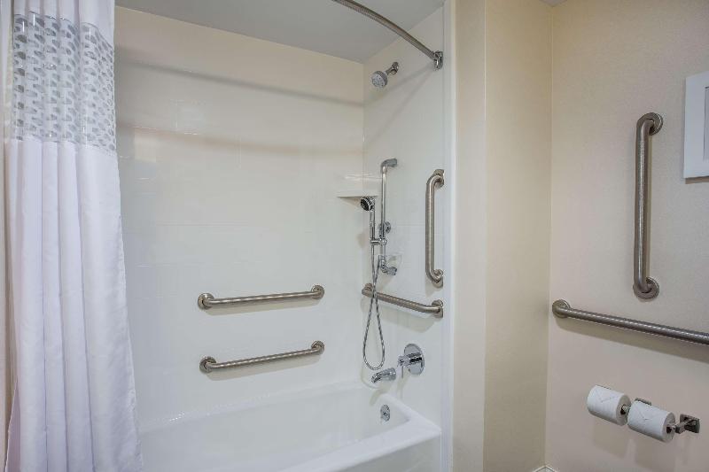 Hampton Inn & Suites Yonkers - Westchester image