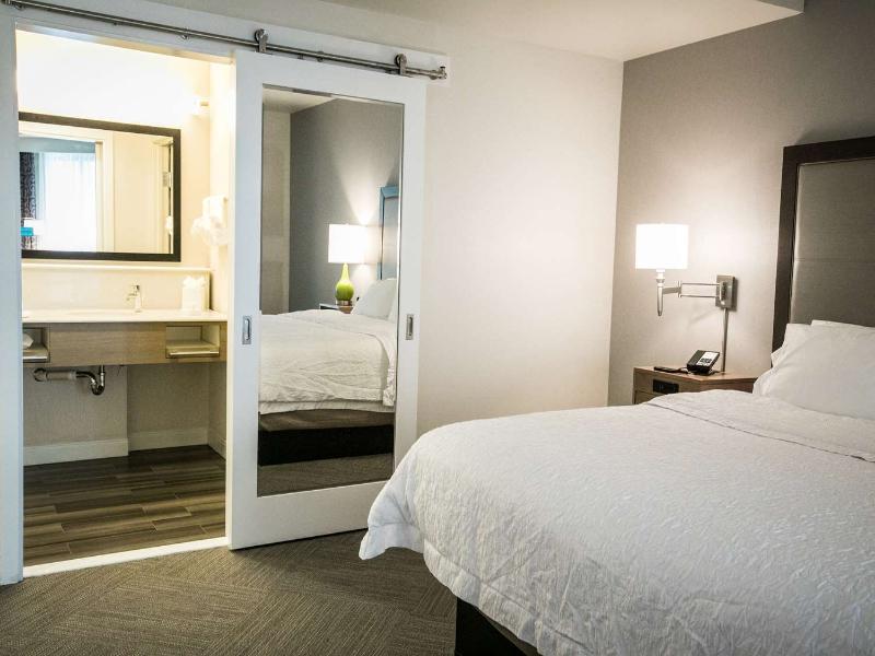 Hampton Inn & Suites Tempe/Phoenix Airport image