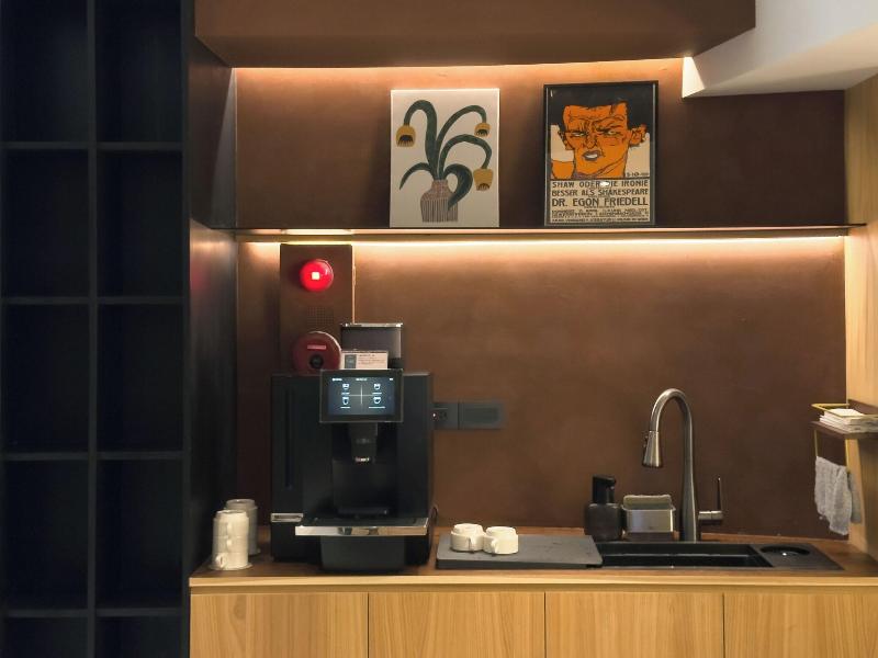 9Ine Hotel image