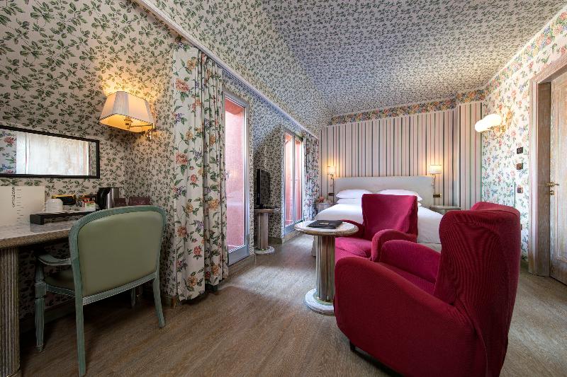 Hotel Capitol image