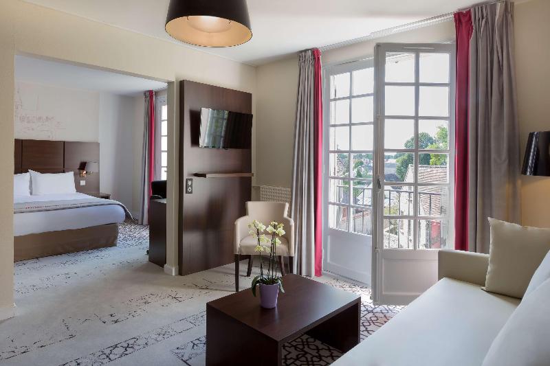 Best Western Blanche De Castille Dourdan image