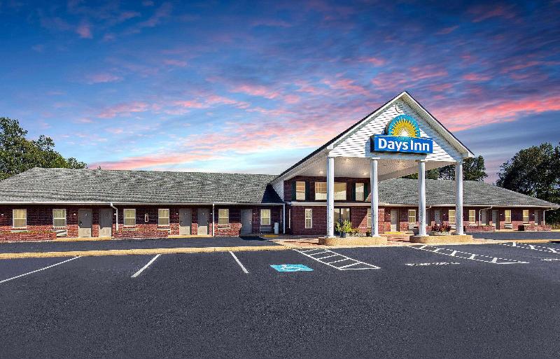 Days Inn by Wyndham Savannah image