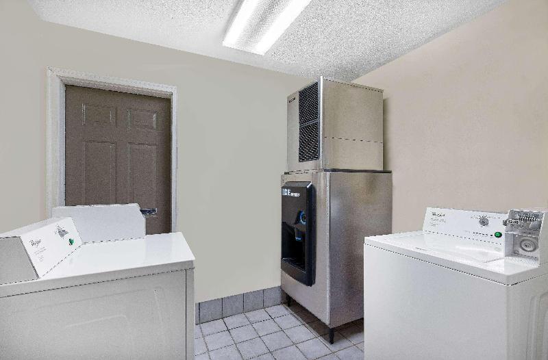 Days Inn by Wyndham Savannah image