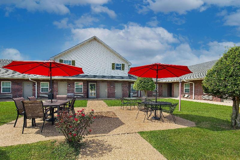 Days Inn by Wyndham Savannah image
