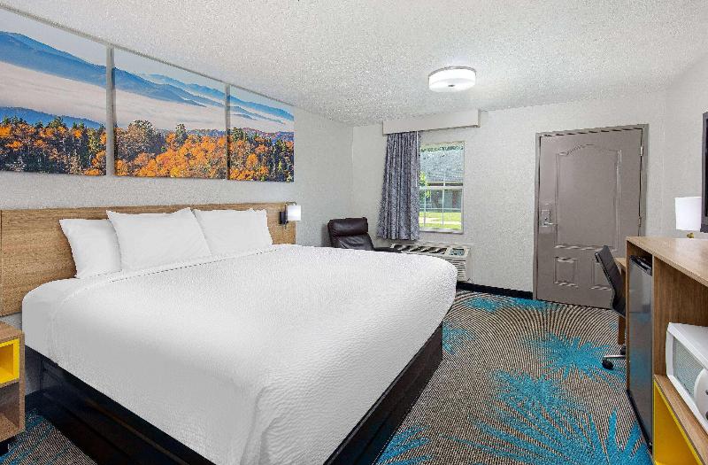 Days Inn by Wyndham Savannah image