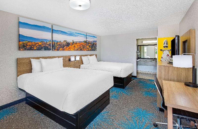 Days Inn by Wyndham Savannah image