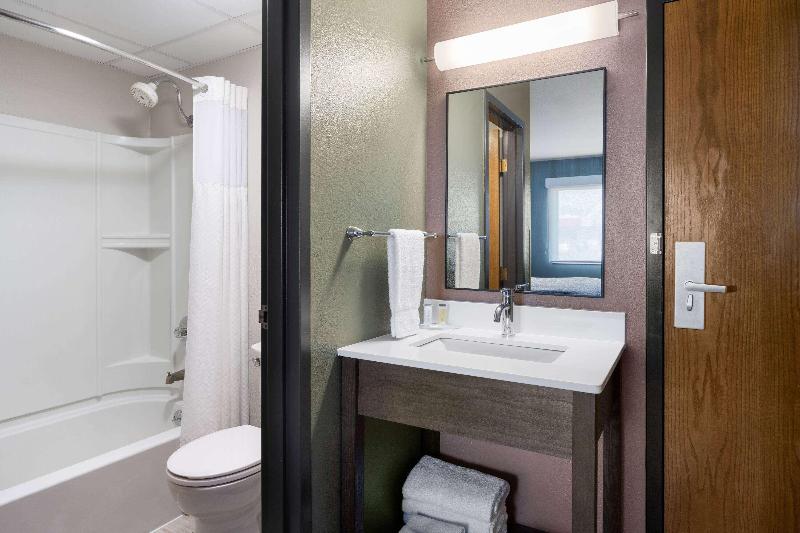 Super 8 by Wyndham Columbus image