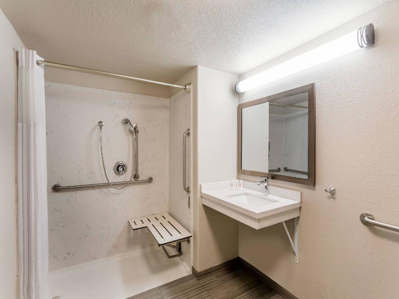 Days Inn By Wyndham Fresno Yosemite Area image