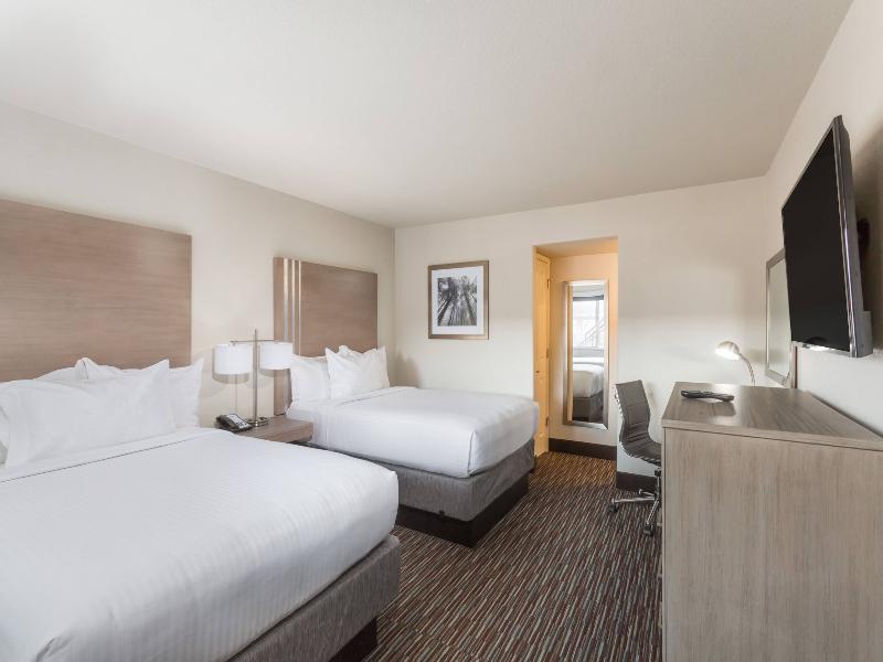 Days Inn By Wyndham Fresno Yosemite Area image
