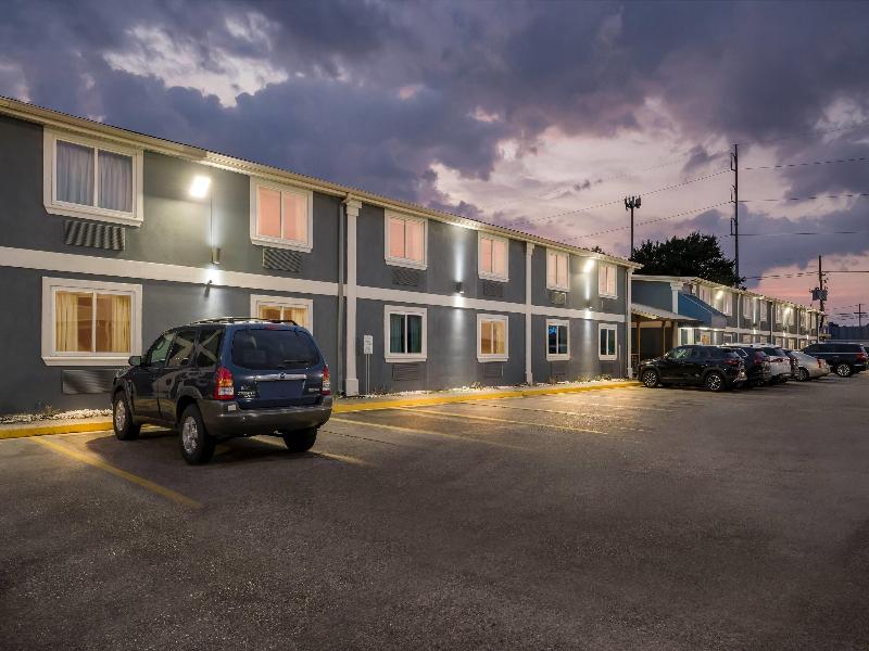 Days Inn By Wyndham New Orleans Pontchartrain image