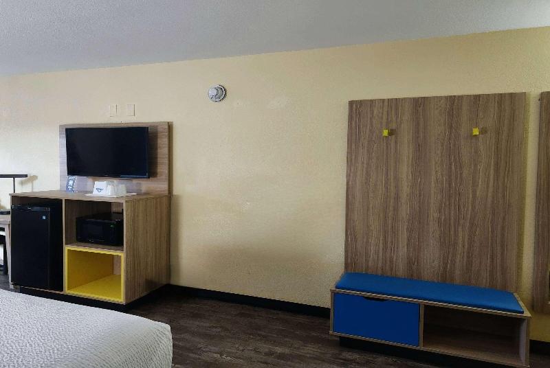 Days Inn By Wyndham New Orleans Pontchartrain image