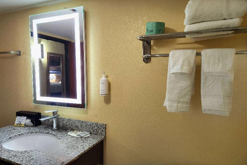 Days Inn By Wyndham New Orleans Pontchartrain image