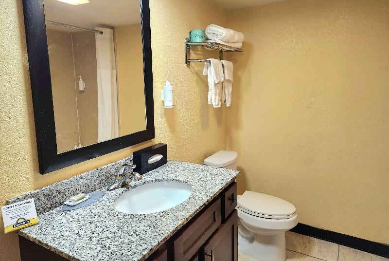Days Inn By Wyndham New Orleans Pontchartrain image