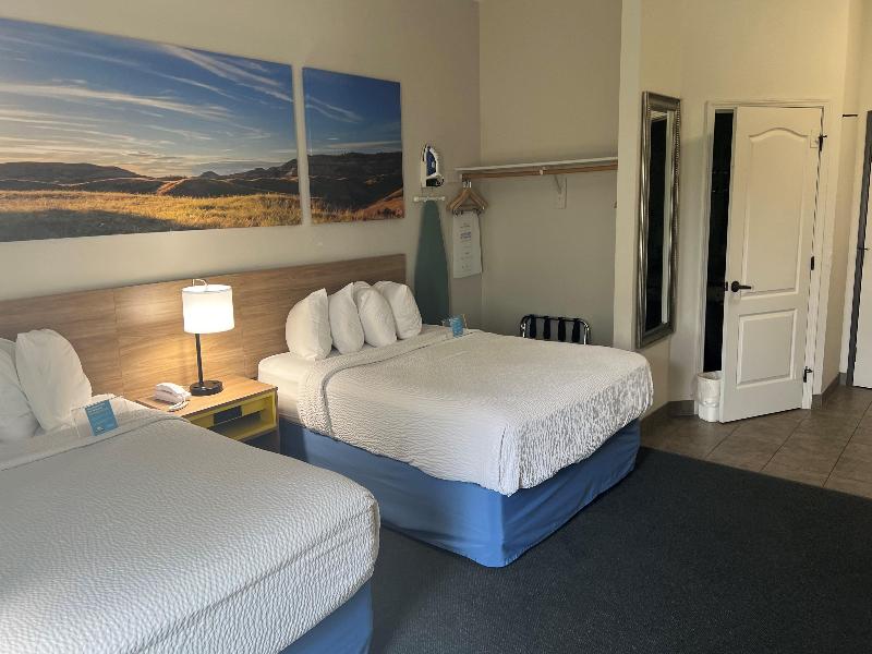 Days Inn & Suites by Wyndham Columbus NE image