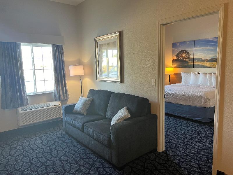 Days Inn & Suites by Wyndham Columbus NE image