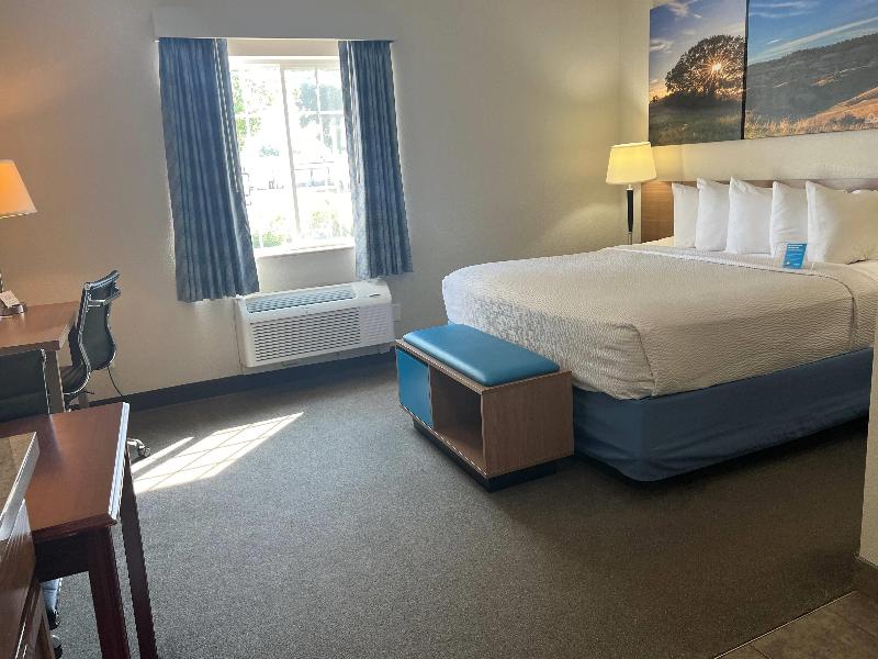Days Inn & Suites by Wyndham Columbus NE image