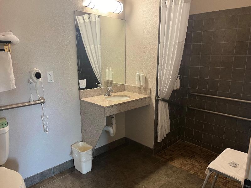 Days Inn & Suites by Wyndham Columbus NE image