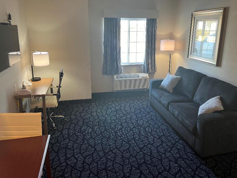 Days Inn & Suites by Wyndham Columbus NE image