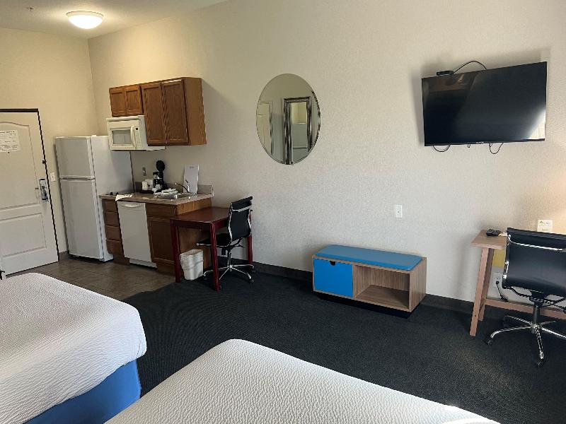 Days Inn & Suites by Wyndham Columbus NE image