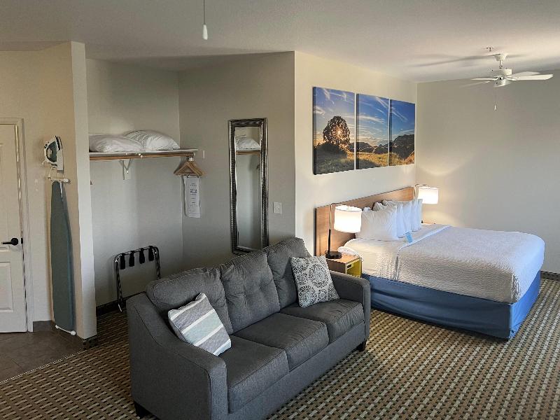 Days Inn & Suites by Wyndham Columbus NE image