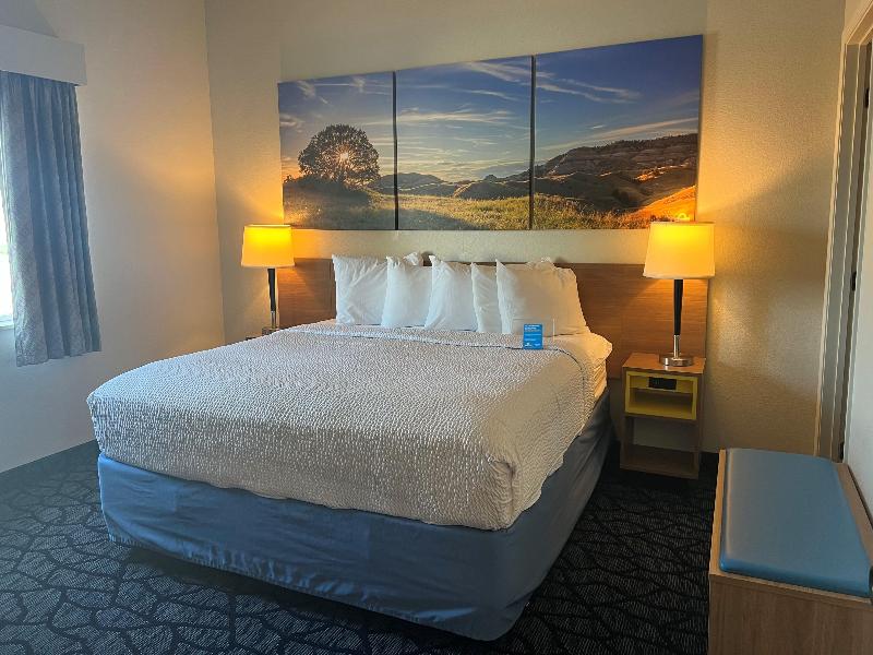 Days Inn & Suites by Wyndham Columbus NE image