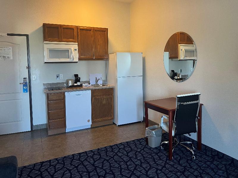 Days Inn & Suites by Wyndham Columbus NE image