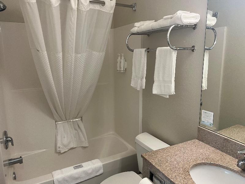 Days Inn & Suites by Wyndham Columbus NE image