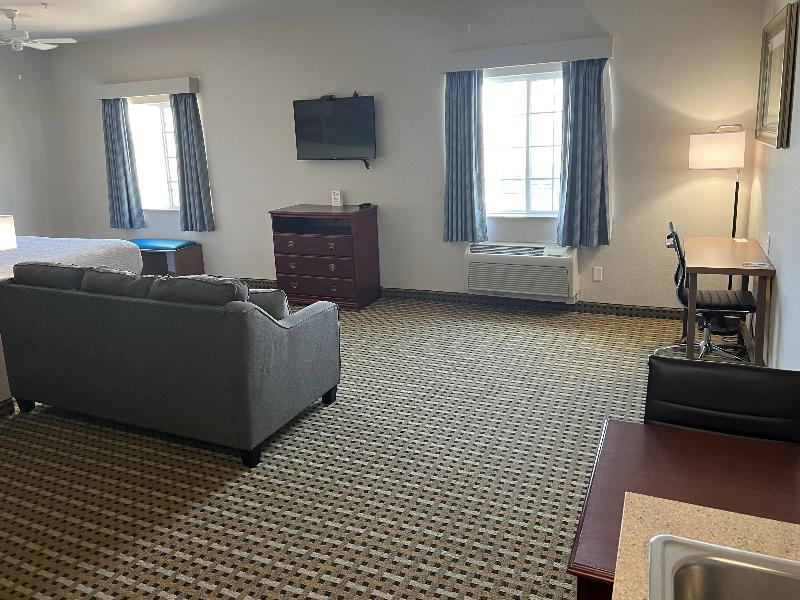 Days Inn & Suites by Wyndham Columbus NE image