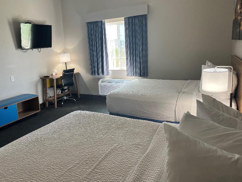 Days Inn & Suites by Wyndham Columbus NE image