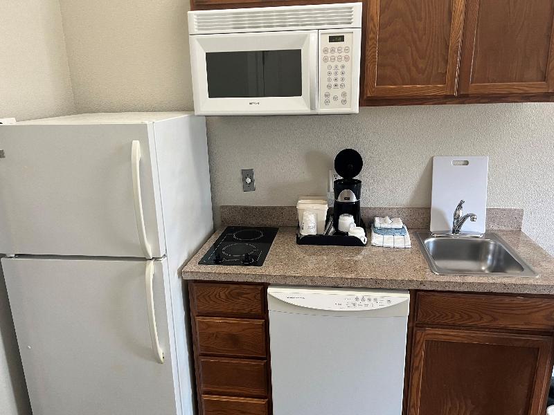 Days Inn & Suites by Wyndham Columbus NE image