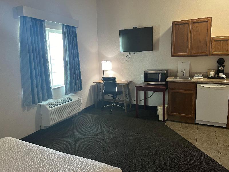 Days Inn & Suites by Wyndham Columbus NE image