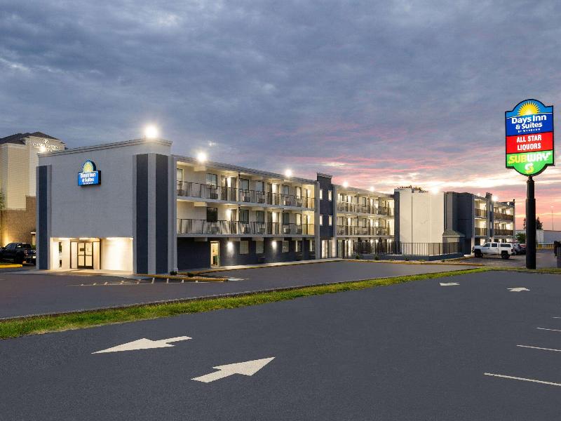 Days Inn & Suites Indianapolis Airport East image