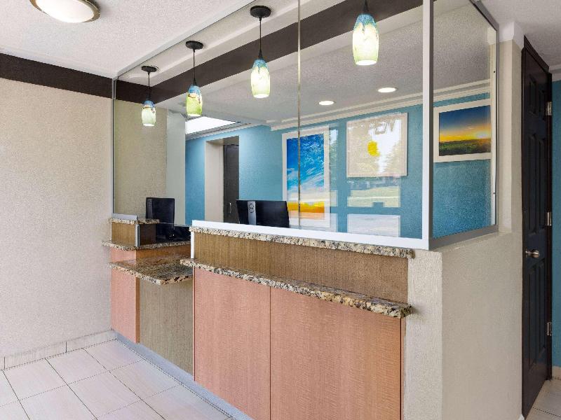 Days Inn & Suites Indianapolis Airport East image
