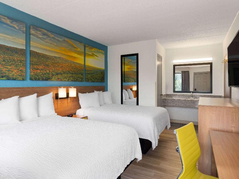 Days Inn & Suites Indianapolis Airport East image