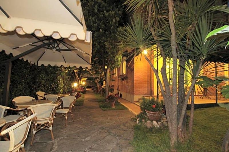 Hotel Vera image