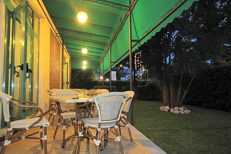 Hotel Vera image