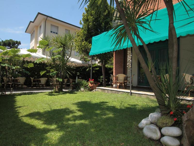Hotel Vera image