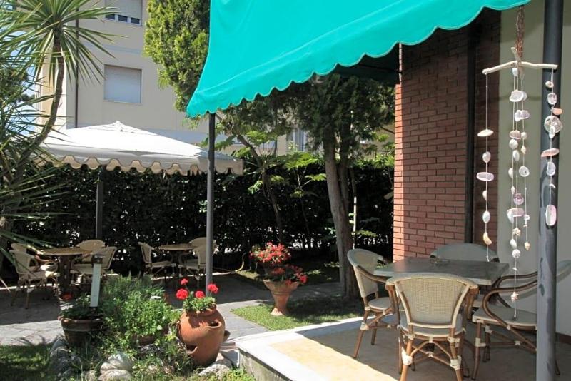 Hotel Vera image
