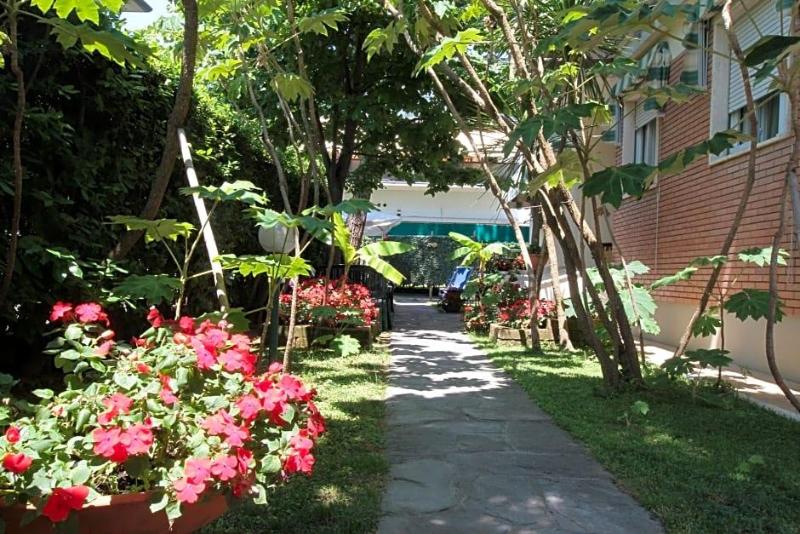 Hotel Vera image
