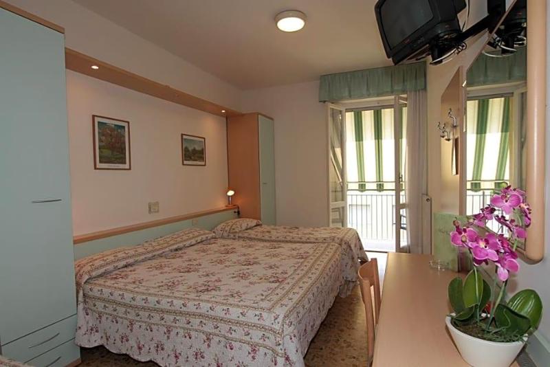 Hotel Vera image