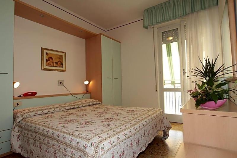 Hotel Vera image